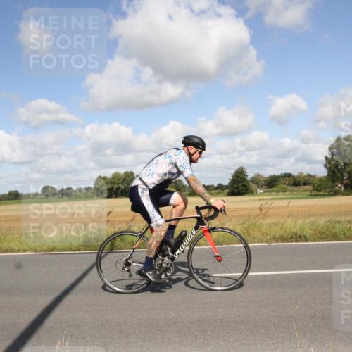 25.08.2024 - Elbe Triathlon Hamburg Fuchs,  Jonas http://msf.ph/oto/6838135 25.08.2024 10:50:22 Radfahren 1473, 748, 1516 meine-sportfotos.de