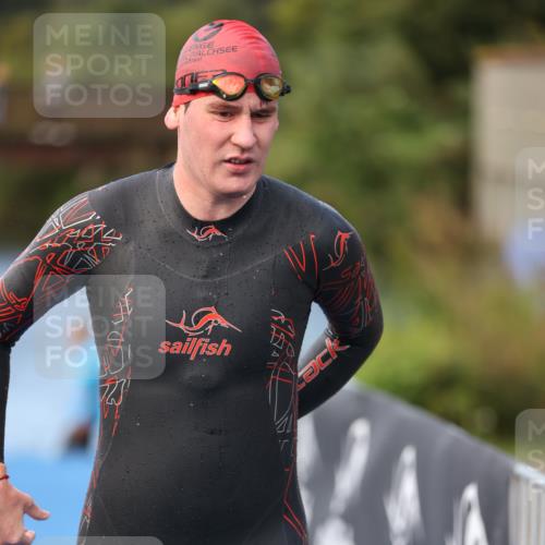 25.08.2024 - Elbe Triathlon Hamburg H.Heesch http://msf.ph/oto/6838145 25.08.2024 08:40:47 Schwimmen 62, 73, 107 meine-sportfotos.de