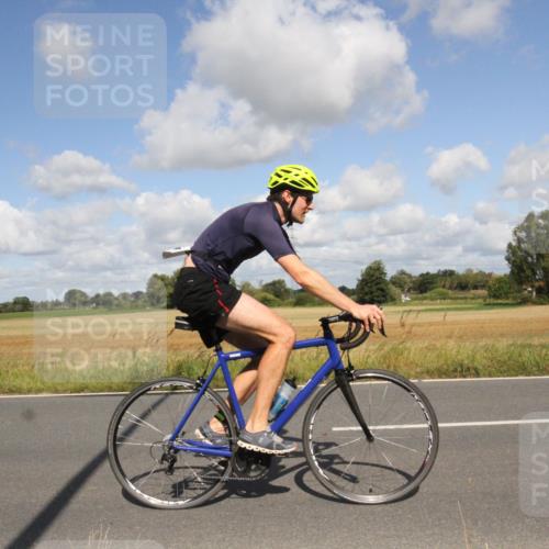 25.08.2024 - Elbe Triathlon Hamburg Fuchs,  Jonas http://msf.ph/oto/6838149 25.08.2024 10:50:29 Radfahren 748, 1516, 708, 1526 meine-sportfotos.de