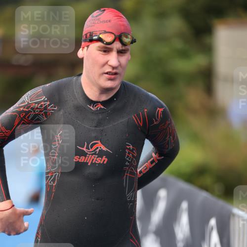 25.08.2024 - Elbe Triathlon Hamburg H.Heesch http://msf.ph/oto/6838150 25.08.2024 08:40:47 Schwimmen 62, 73, 107 meine-sportfotos.de