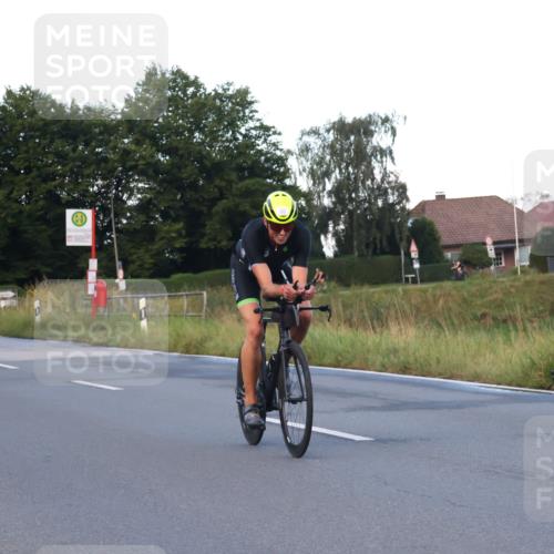 25.08.2024 - Elbe Triathlon Hamburg Fuchs,  Jonas http://msf.ph/oto/6838169 25.08.2024 08:52:56 Radfahren 190, 80, 174 meine-sportfotos.de