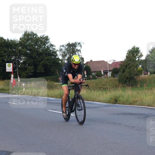 25.08.2024 - Elbe Triathlon Hamburg Fuchs,  Jonas http://msf.ph/oto/6838180 25.08.2024 08:52:56 Radfahren 190, 80, 174 meine-sportfotos.de