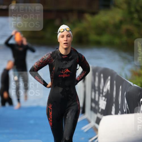 25.08.2024 - Elbe Triathlon Hamburg H.Heesch http://msf.ph/oto/6838208 25.08.2024 08:41:22 Schwimmen 109, 180 meine-sportfotos.de