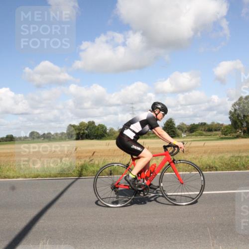25.08.2024 - Elbe Triathlon Hamburg Fuchs,  Jonas http://msf.ph/oto/6838209 25.08.2024 10:51:03 Radfahren 703, 1548, 737, 1502, 552 meine-sportfotos.de