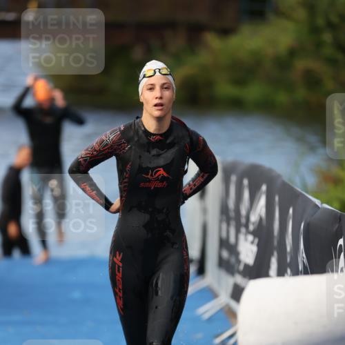 25.08.2024 - Elbe Triathlon Hamburg H.Heesch http://msf.ph/oto/6838213 25.08.2024 08:41:23 Schwimmen 109, 180 meine-sportfotos.de