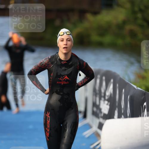 25.08.2024 - Elbe Triathlon Hamburg H.Heesch http://msf.ph/oto/6838220 25.08.2024 08:41:23 Schwimmen 109, 180 meine-sportfotos.de