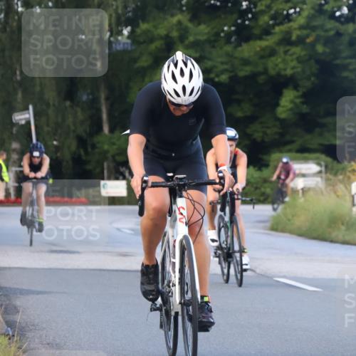 25.08.2024 - Elbe Triathlon Hamburg Fuchs,  Jonas http://msf.ph/oto/6838230 25.08.2024 08:53:05 Radfahren 110, 153, 117 meine-sportfotos.de