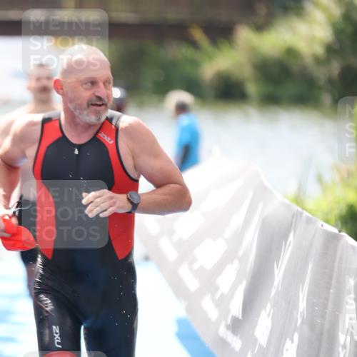 25.08.2024 - Elbe Triathlon Hamburg H.Heesch http://msf.ph/oto/6838231 25.08.2024 14:04:58 Schwimmen 1, 2, 14, 26, 27, 31 meine-sportfotos.de