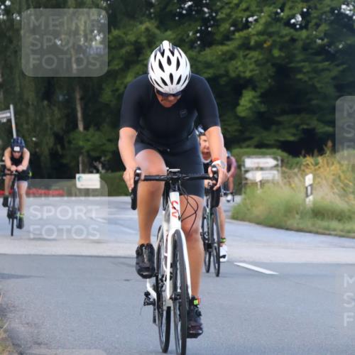 25.08.2024 - Elbe Triathlon Hamburg Fuchs,  Jonas http://msf.ph/oto/6838233 25.08.2024 08:53:06 Radfahren 110, 153, 117, 139 meine-sportfotos.de