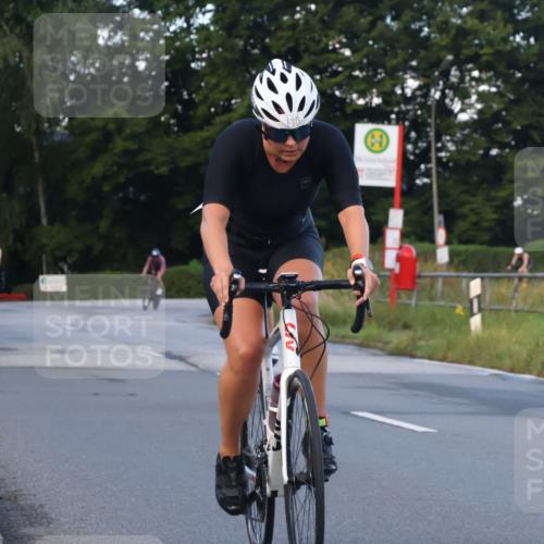 25.08.2024 - Elbe Triathlon Hamburg Fuchs,  Jonas http://msf.ph/oto/6838253 25.08.2024 08:53:06 Radfahren 110, 153, 117, 139 meine-sportfotos.de