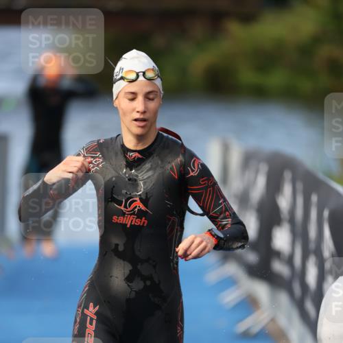25.08.2024 - Elbe Triathlon Hamburg H.Heesch http://msf.ph/oto/6838262 25.08.2024 08:41:23 Schwimmen 109, 180 meine-sportfotos.de