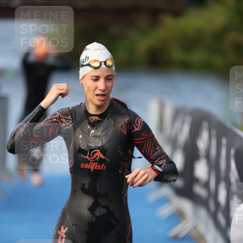 25.08.2024 - Elbe Triathlon Hamburg H.Heesch http://msf.ph/oto/6838269 25.08.2024 08:41:23 Schwimmen 109, 180 meine-sportfotos.de