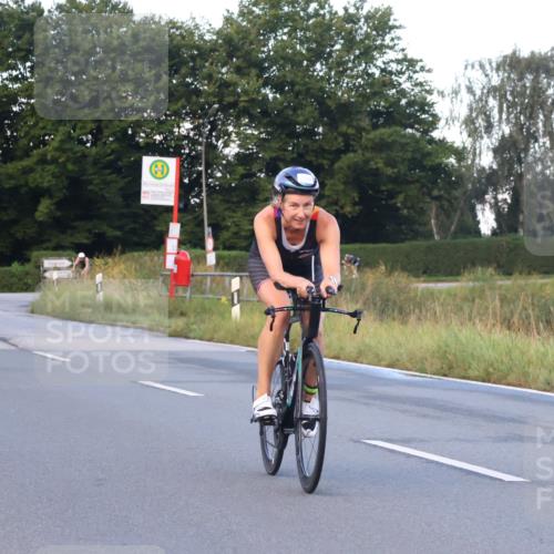 25.08.2024 - Elbe Triathlon Hamburg Fuchs,  Jonas http://msf.ph/oto/6838272 25.08.2024 08:53:07 Radfahren 110, 153, 117, 139 meine-sportfotos.de