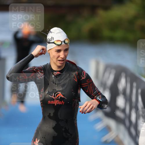 25.08.2024 - Elbe Triathlon Hamburg H.Heesch http://msf.ph/oto/6838274 25.08.2024 08:41:23 Schwimmen 109, 180 meine-sportfotos.de
