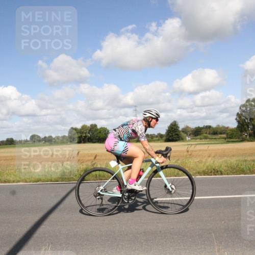 25.08.2024 - Elbe Triathlon Hamburg Fuchs,  Jonas http://msf.ph/oto/6838277 25.08.2024 10:51:39 Radfahren 683, 1577, 1474, 1522, 756 meine-sportfotos.de