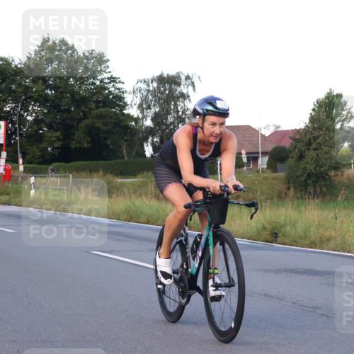 25.08.2024 - Elbe Triathlon Hamburg Fuchs,  Jonas http://msf.ph/oto/6838295 25.08.2024 08:53:08 Radfahren 110, 153, 117, 139, 38 meine-sportfotos.de
