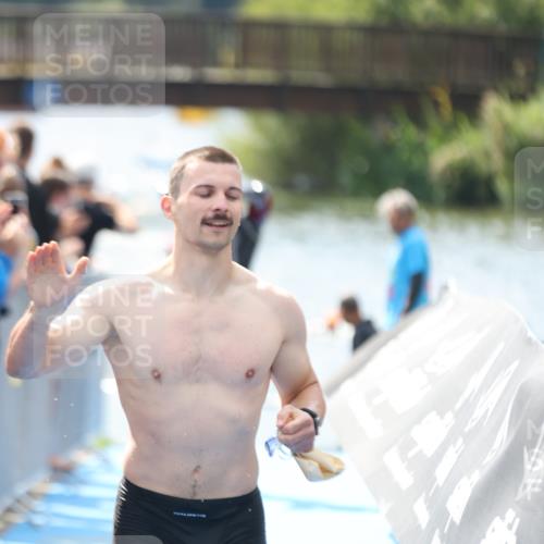 25.08.2024 - Elbe Triathlon Hamburg H.Heesch http://msf.ph/oto/6838328 25.08.2024 14:05:00 Schwimmen 1, 2, 14, 26, 27, 31 meine-sportfotos.de