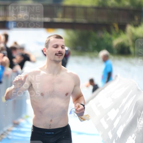 25.08.2024 - Elbe Triathlon Hamburg H.Heesch http://msf.ph/oto/6838332 25.08.2024 14:05:00 Schwimmen 1, 2, 14, 26, 27, 31 meine-sportfotos.de
