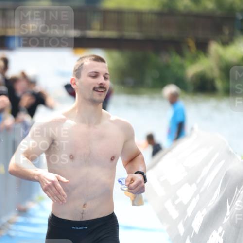 25.08.2024 - Elbe Triathlon Hamburg H.Heesch http://msf.ph/oto/6838342 25.08.2024 14:05:00 Schwimmen 1, 2, 14, 26, 27, 31 meine-sportfotos.de