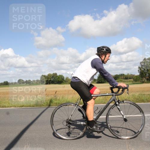 25.08.2024 - Elbe Triathlon Hamburg Fuchs,  Jonas http://msf.ph/oto/6838345 25.08.2024 10:52:13 Radfahren 1423 meine-sportfotos.de