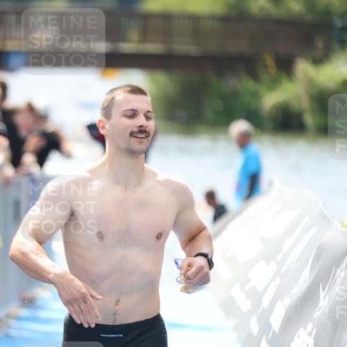 25.08.2024 - Elbe Triathlon Hamburg H.Heesch http://msf.ph/oto/6838348 25.08.2024 14:05:00 Schwimmen 1, 2, 14, 26, 27, 31 meine-sportfotos.de