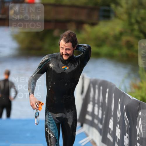 25.08.2024 - Elbe Triathlon Hamburg H.Heesch http://msf.ph/oto/6838352 25.08.2024 08:41:28 Schwimmen 109, 180 meine-sportfotos.de