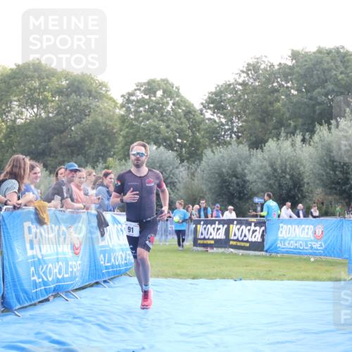 25.08.2024 - Elbe Triathlon Hamburg H.Heesch http://msf.ph/oto/6838359 25.08.2024 10:23:55 Ziel 91 meine-sportfotos.de