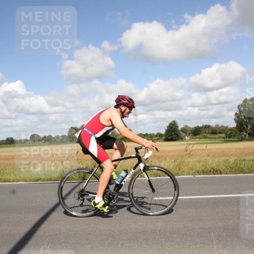 25.08.2024 - Elbe Triathlon Hamburg Fuchs,  Jonas http://msf.ph/oto/6838362 25.08.2024 10:52:21 Radfahren 1571, 1581, 755 meine-sportfotos.de
