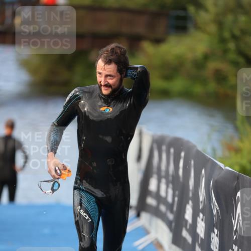 25.08.2024 - Elbe Triathlon Hamburg H.Heesch http://msf.ph/oto/6838364 25.08.2024 08:41:28 Schwimmen 109, 180 meine-sportfotos.de