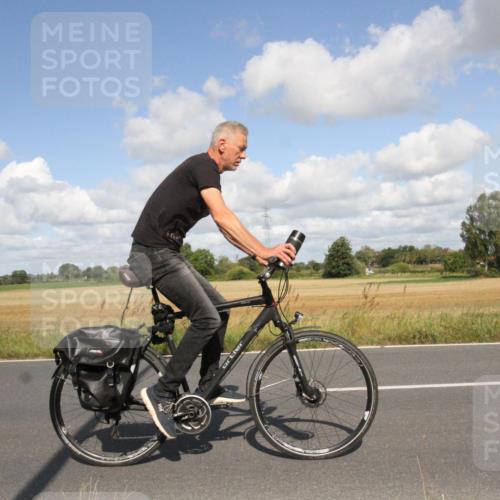 25.08.2024 - Elbe Triathlon Hamburg Fuchs,  Jonas http://msf.ph/oto/6838367 25.08.2024 10:52:24 Radfahren 1571, 1581, 755, 796 meine-sportfotos.de