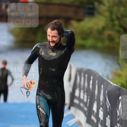 25.08.2024 - Elbe Triathlon Hamburg H.Heesch http://msf.ph/oto/6838371 25.08.2024 08:41:28 Schwimmen 109, 180 meine-sportfotos.de