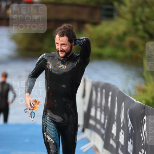 25.08.2024 - Elbe Triathlon Hamburg H.Heesch http://msf.ph/oto/6838376 25.08.2024 08:41:28 Schwimmen 109, 180 meine-sportfotos.de