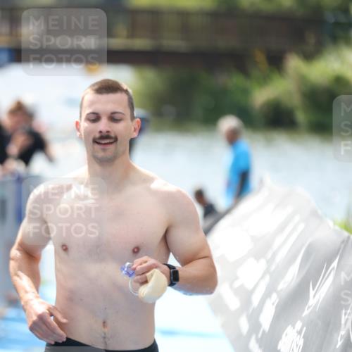 25.08.2024 - Elbe Triathlon Hamburg H.Heesch http://msf.ph/oto/6838377 25.08.2024 14:05:01 Schwimmen 1, 2, 14, 25, 26, 27, 31 meine-sportfotos.de