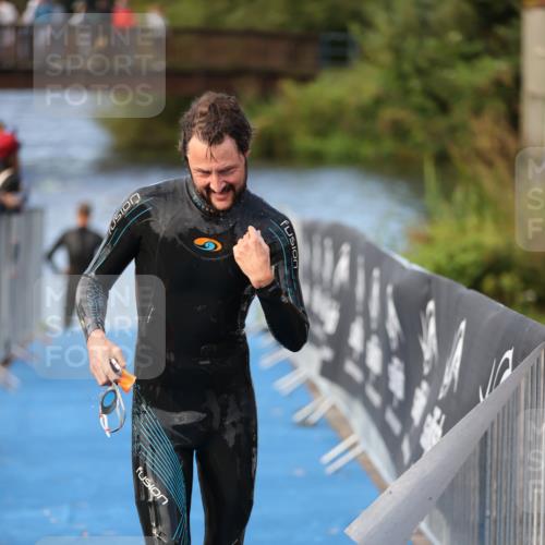 25.08.2024 - Elbe Triathlon Hamburg H.Heesch http://msf.ph/oto/6838383 25.08.2024 08:41:29 Schwimmen 109, 180 meine-sportfotos.de