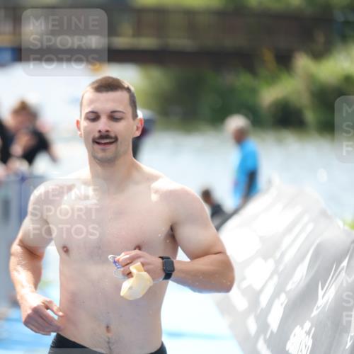 25.08.2024 - Elbe Triathlon Hamburg H.Heesch http://msf.ph/oto/6838384 25.08.2024 14:05:01 Schwimmen 1, 2, 14, 25, 26, 27, 31 meine-sportfotos.de