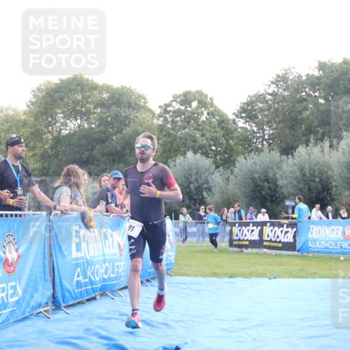 25.08.2024 - Elbe Triathlon Hamburg H.Heesch http://msf.ph/oto/6838387 25.08.2024 10:23:55 Ziel 91 meine-sportfotos.de