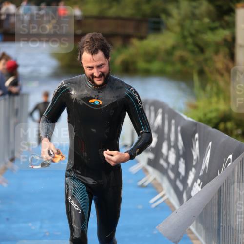 25.08.2024 - Elbe Triathlon Hamburg H.Heesch http://msf.ph/oto/6838391 25.08.2024 08:41:29 Schwimmen 109, 180 meine-sportfotos.de