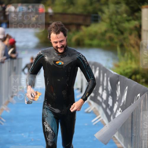 25.08.2024 - Elbe Triathlon Hamburg H.Heesch http://msf.ph/oto/6838396 25.08.2024 08:41:29 Schwimmen 109, 180 meine-sportfotos.de