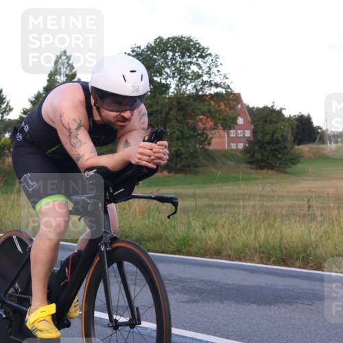 25.08.2024 - Elbe Triathlon Hamburg Fuchs,  Jonas http://msf.ph/oto/6838400 25.08.2024 08:53:16 Radfahren 139, 38, 37, 172, 167 meine-sportfotos.de
