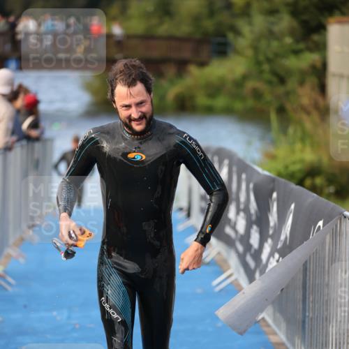 25.08.2024 - Elbe Triathlon Hamburg H.Heesch http://msf.ph/oto/6838401 25.08.2024 08:41:29 Schwimmen 109, 180 meine-sportfotos.de