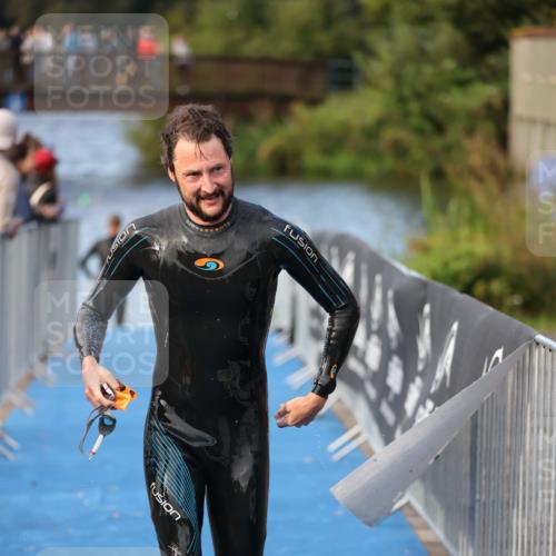 25.08.2024 - Elbe Triathlon Hamburg H.Heesch http://msf.ph/oto/6838407 25.08.2024 08:41:29 Schwimmen 109, 180 meine-sportfotos.de