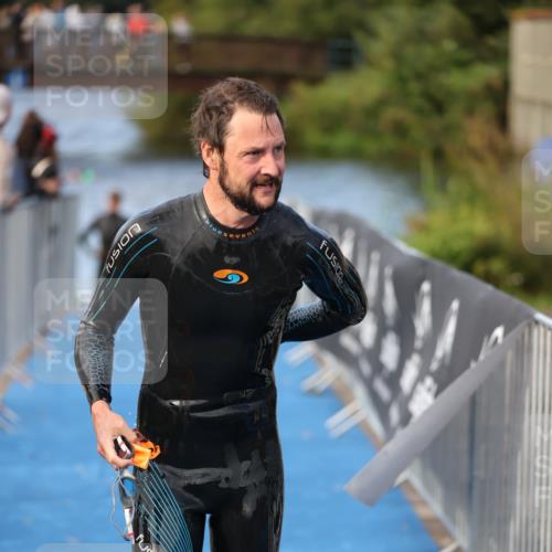 25.08.2024 - Elbe Triathlon Hamburg H.Heesch http://msf.ph/oto/6838412 25.08.2024 08:41:30 Schwimmen 109, 180 meine-sportfotos.de