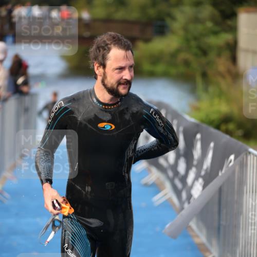 25.08.2024 - Elbe Triathlon Hamburg H.Heesch http://msf.ph/oto/6838418 25.08.2024 08:41:30 Schwimmen 109, 180 meine-sportfotos.de