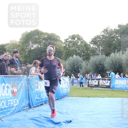 25.08.2024 - Elbe Triathlon Hamburg H.Heesch http://msf.ph/oto/6838422 25.08.2024 10:23:55 Ziel 91 meine-sportfotos.de