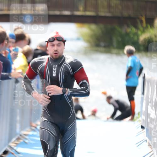 25.08.2024 - Elbe Triathlon Hamburg H.Heesch http://msf.ph/oto/6838423 25.08.2024 14:05:04 Schwimmen 1, 2, 14, 25, 26, 31 meine-sportfotos.de