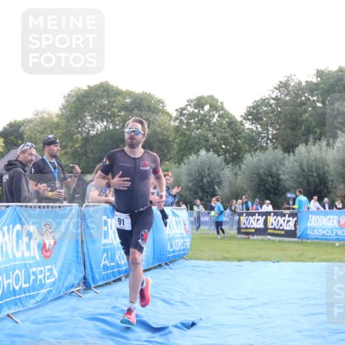 25.08.2024 - Elbe Triathlon Hamburg H.Heesch http://msf.ph/oto/6838427 25.08.2024 10:23:55 Ziel 91 meine-sportfotos.de
