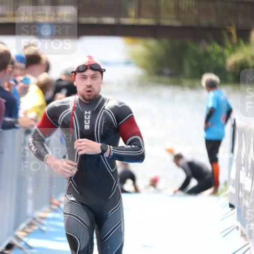 25.08.2024 - Elbe Triathlon Hamburg H.Heesch http://msf.ph/oto/6838428 25.08.2024 14:05:04 Schwimmen 1, 2, 14, 25, 26, 31 meine-sportfotos.de