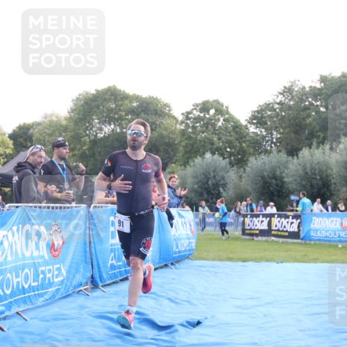 25.08.2024 - Elbe Triathlon Hamburg H.Heesch http://msf.ph/oto/6838433 25.08.2024 10:23:55 Ziel 91 meine-sportfotos.de