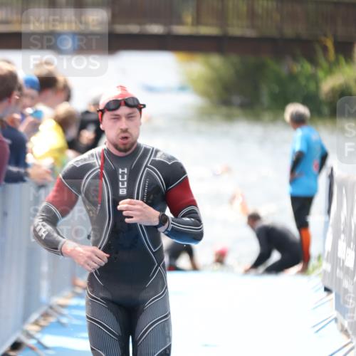 25.08.2024 - Elbe Triathlon Hamburg H.Heesch http://msf.ph/oto/6838442 25.08.2024 14:05:05 Schwimmen 1, 2, 14, 25, 26, 31 meine-sportfotos.de