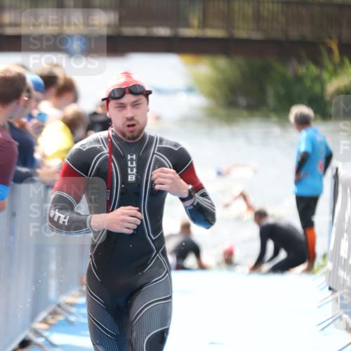 25.08.2024 - Elbe Triathlon Hamburg H.Heesch http://msf.ph/oto/6838453 25.08.2024 14:05:05 Schwimmen 1, 2, 14, 25, 26, 31 meine-sportfotos.de